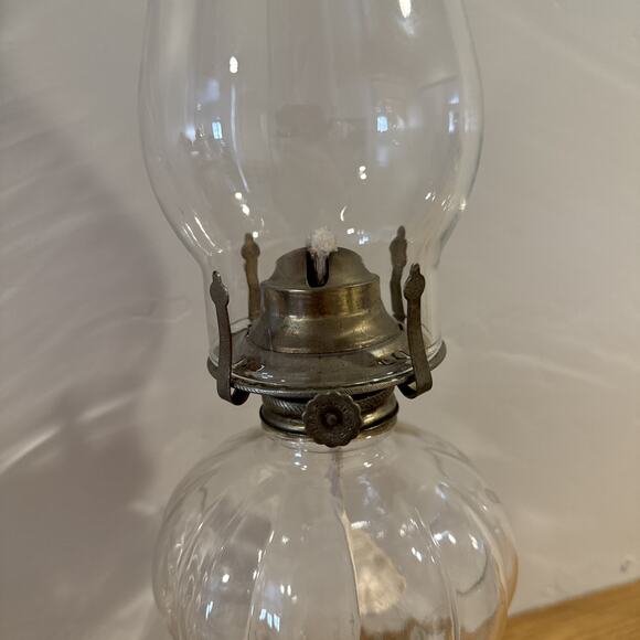 Vintage Oil Lamp Ribbed Glass Acorn Hurricane Pedestal 17” tall Scalloped MCM‎ - Picture 4 of 9